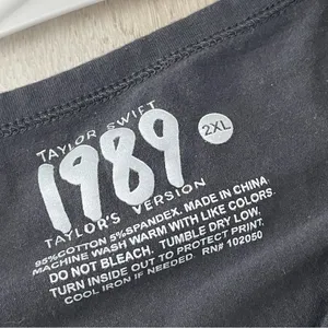 Taylor Swift Tshirt 1989 long sleeve crop womens Black (size 2xl) casual music thumbnail 2