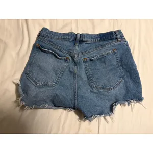 Abercrombie & Fitch Mom Short Curve Love Distressed Blue High Rise 31 12 thumbnail 5