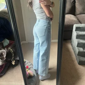 Wide-Leg Cropped Light Blue Jeans thumbnail 5