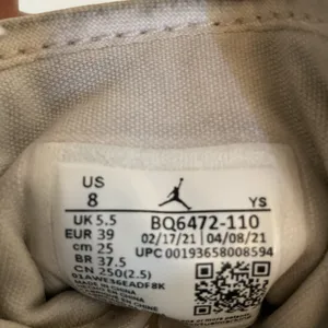 Air Jordan 1 Mid Triple White Women’s 8 Youth 8Y BQ6472-110 Leather Sneakers thumbnail 6