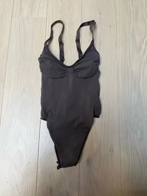 SKIMS Seamless Sculpt Thong Bodysuit thumbnail 2