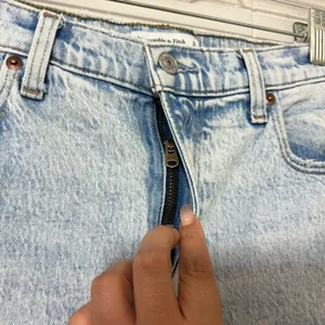 Abercrombie & Fitch 90s Straight Ultra High Rise Jeans Light Wash 28 6 thumbnail 4