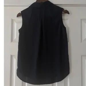 Uniqlo‎ Womens Navy Blue Sleeveless Button Down Rayon Blend Shirt XS thumbnail 2