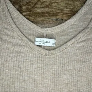 Abercrombie & Fitch Beige Ribbed Knit Cold Shoulder Asymmetrical Hem Tunic Top thumbnail 9
