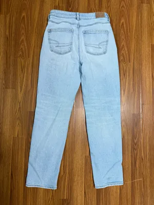 American Eagle Outfitters Light Blue Distressed Mom Straight Leg Jeans Size 4 thumbnail 3