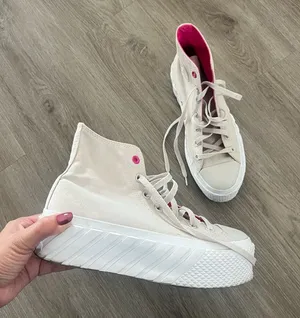 Converse Chuck Taylor All Star Lift 2X High 'Pale Putty' Size 8.5 thumbnail 1