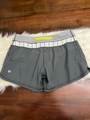Lululemon Groovy Run Shorts in size 6 thumbnail 2