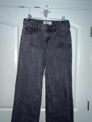 Hollister Black Low-Rise Baggy Jeans thumbnail 2