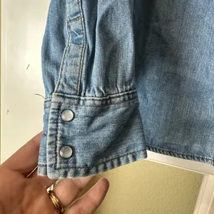 Universal Threads Western Denim Pearl Button Jean Shirt Size XS thumbnail 4