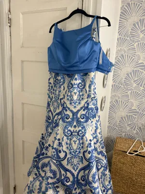 Sherri Hill Prom Dress thumbnail 4