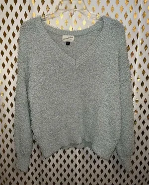 Universal thread Fuzzy v neck sweater size M thumbnail 1