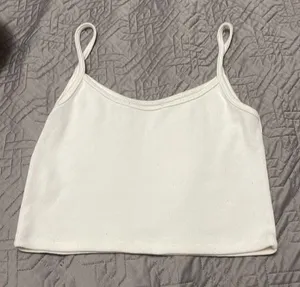Crop tank top thumbnail 3