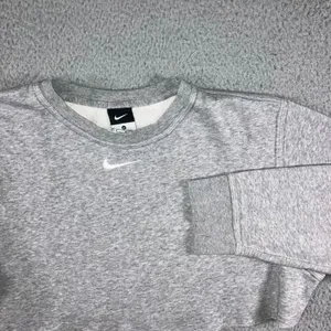 Nike Sweatshirt Women M Grey Cropped Raw Hem‎ Center Swoosh Pullover Fleece thumbnail 2
