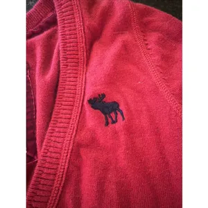 Abercrombie And‎ Fitch Womens Red Sweater Sz L V-neck Y2K Vibes Slim thumbnail 2