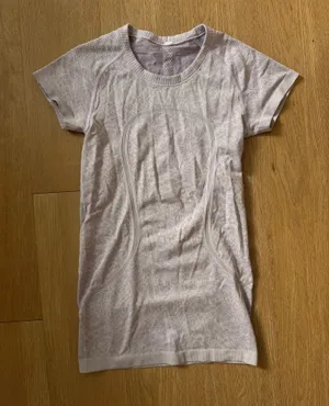 Lululemon Swiftly Tech Short Sleeve thumbnail 1