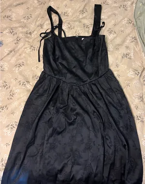 Francesca's Midi Dress Black floral thumbnail 2