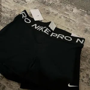 NWT Nike Black Pro 3" Shorts Size Large thumbnail 3