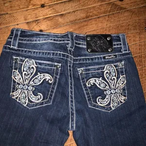 Miss Me bling blue fleur de lis festival Boyfriend Capri jeans thumbnail 5