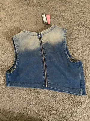 Pretty Little Thing Size Medium curve vest thumbnail 3