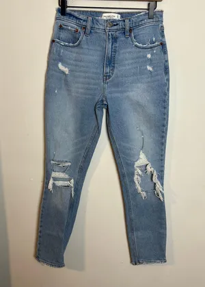 ABERCROMBIE- High Rise Mom Jean Distressed Denim Stretch Denim All Day Comfort thumbnail 2