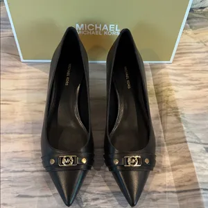 NWT Michael Kors Mandy Flex Kitten Pumps thumbnail 1