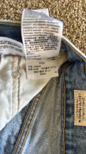 Levi’s 501 Shorts Button Fly Cut-Off Denim thumbnail 5