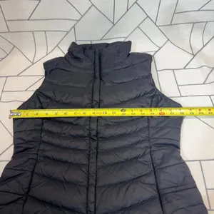 The North Face 550 Down Puffer Vest Small Black Quilted Full Zip Insulated thumbnail 5
