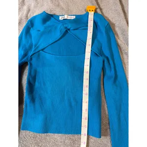 NWOT Zara Size Medium Long Sleeve Blue‎ Ribbed Cross Knot Cropped Top Y2K thumbnail 4