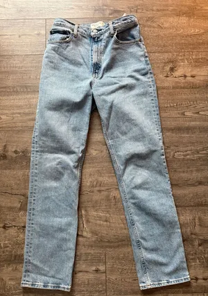 Abercrombie Ultra High-Rise 90s Straight Jeans thumbnail 2