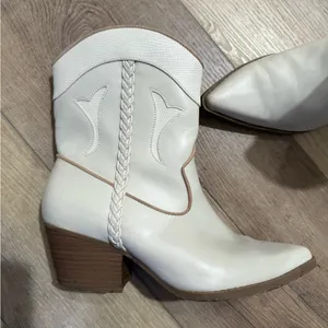 Cream Cowboy Boots White Size 8 thumbnail 1