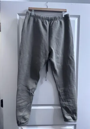 Essential Fear of God s Joggers Size M thumbnail 2
