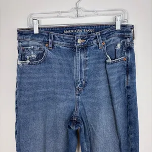 American Eagle Strigid Mom Jeans Size 12 Short Medium Wash High Waist Raw Hem thumbnail 3
