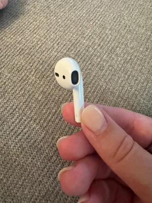 Apple AirPods 2nd Generation thumbnail 3