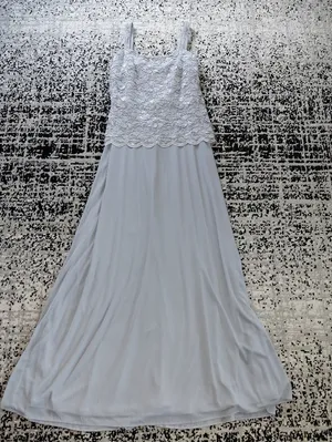 NWT Marina Silver/Grey Lace Chiffon Long Gown Size 6 | Elegant Wedding Guest thumbnail 5