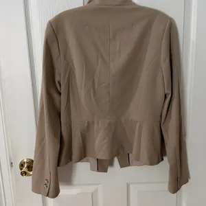 White House Black Market Beige Blazer size 8 ruffle peplum detail thumbnail 5