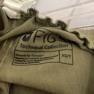 Figs woman olive green cargo scrubs size XS/T thumbnail 9