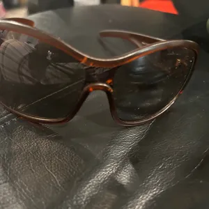 Brown Oversized Women’s Sunglasses - Classic Fashion Accessory thumbnail 10