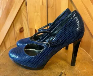 White House Black Market Bailey Blue Heels Size 6M thumbnail 1