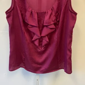 Ann Taylor LOFT Magenta Pink Ruffle V-Neck Sleeveless Blouse Top Size Medium thumbnail 4