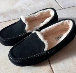 UGG Women’s Moccasin Slippers black size 10 thumbnail 1