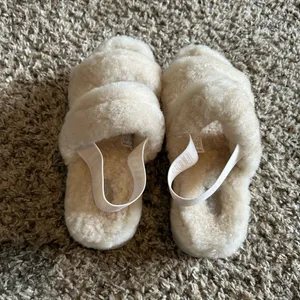 L.A.M.B. Kids Plush Slide Sandals in Cream thumbnail 3
