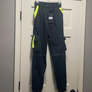 Black Contrast Stitch Neon Trim Cuffed Cargo Pants J thumbnail 4
