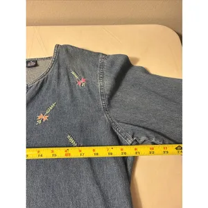 Vintage Agapo Womens Denim Shirt Size XL Embroidered Flowers Boho Cottage Top thumbnail 7