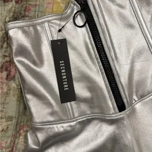 Secndnture Leset Silver and White Athletic Shorts Set thumbnail 2