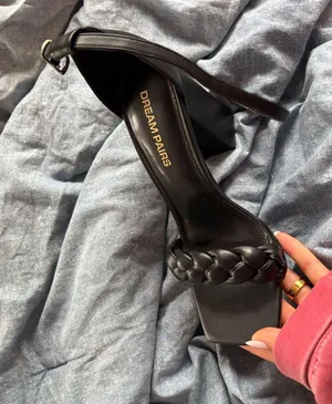 Black heals Size 9 thumbnail 1
