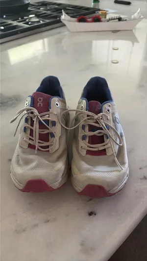 On Cloud Shoes thumbnail 3