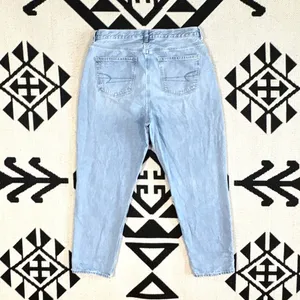 American Eagle x The Jeans Redesign Mom Jean in Washed Blue Size 14 thumbnail 9