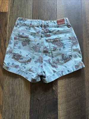 BDG Super High Rise Foxy Jorts Light Blue Denim Shorts w Pink Rose Print Sz 24 thumbnail 4