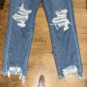 American Eagle Denim Distressed Mom Jeans Size 2 thumbnail 12