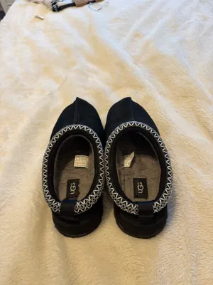 Ugg slippers thumbnail 2